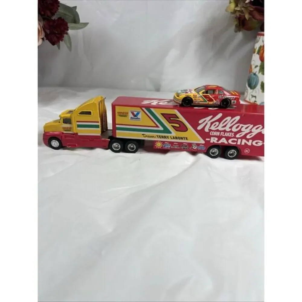 1997 Racing Champions 1:87 Micro Team Transporter NASCAR Terry Labonte Kellogg's